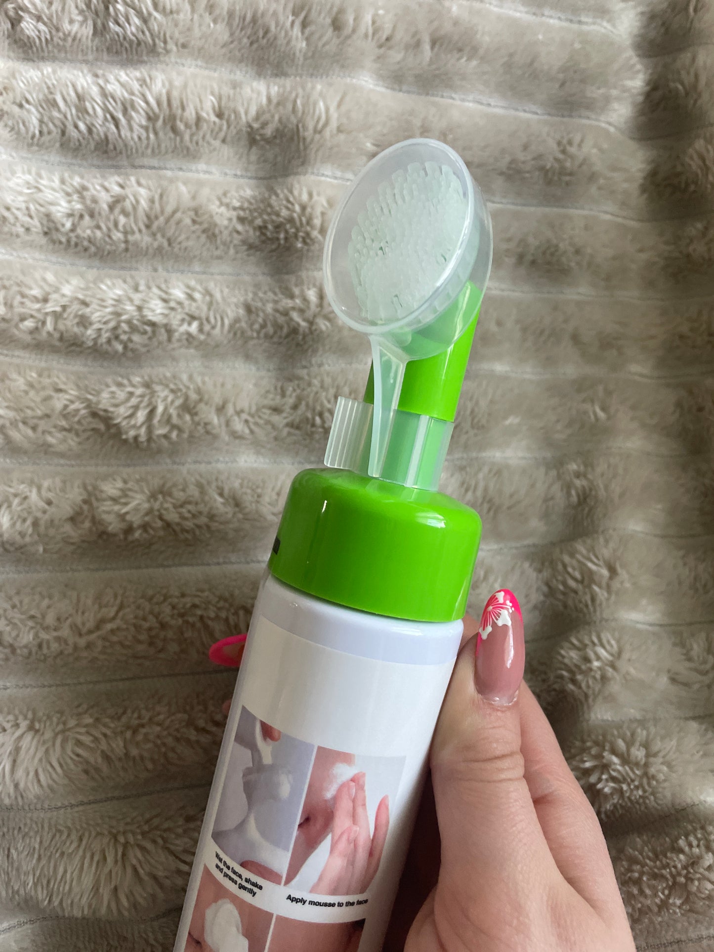 Mousse nettoyante visage